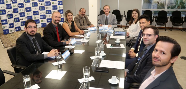 Assinatura de contrato entre o Serpro e CNJ