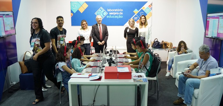 Registro das atividades do Laboratório Serpro de Educação durante a Semana Nacional de Ciência e Tecnologia em Brasília Registro das atividades do Laboratório Serpro de Educação durante a Semana Nacional de Ciência e Tecnologia em Brasília