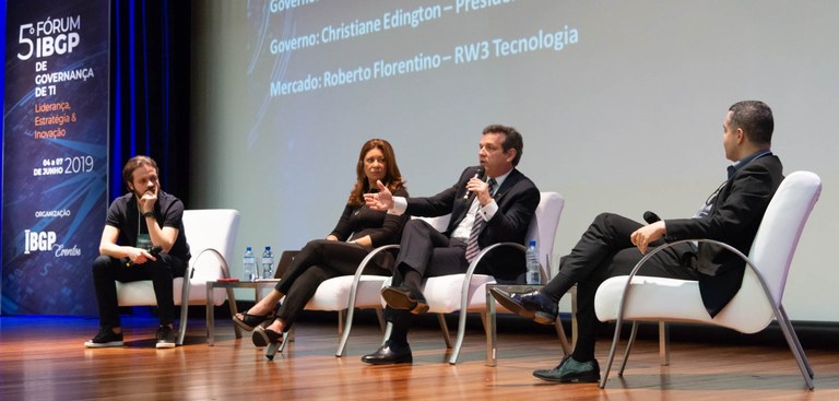 Caio Paes de Andrade, em sua participação no segundo dia de seminários do Fórum IBGP de Governança de TI Caio Paes de Andrade, em sua participação no segundo dia de seminários do Fórum IBGP de Governança de TI