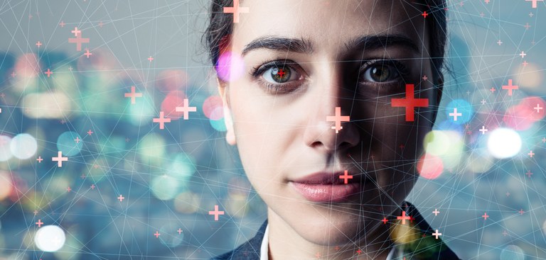 Close de rosto de mulher com intervenções gráficas que sugerem análise tecnológica de informações biométricas da face Close de rosto de mulher com intervenções gráficas que sugerem análise tecnológica de informações biométricas da face