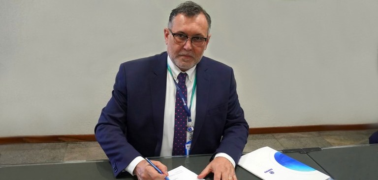 Alexandre Amorim assina termo de posse no Serpro.jpeg Alexandre Amorim assina termo de posse no Serpro.jpeg
