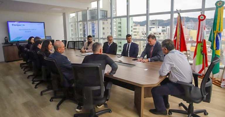 Diretor André de Cesero participa de reunião com a Prefeitura de Florianópolis Diretor André de Cesero participa de reunião com a Prefeitura de Florianópolis