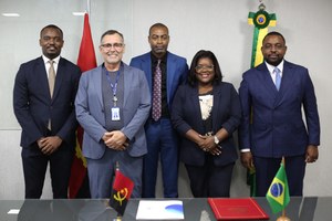 Comitiva de Angola com o presidente do Serpro, Alexandre Amorim Comitiva de Angola com o presidente do Serpro, Alexandre Amorim