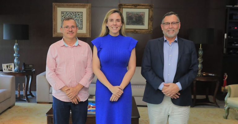Registro do encontro do presidente do Serpro com a vice-governadora do Ceará. (Crédito da foto: Instagram @jaderomero) Registro do encontro do presidente do Serpro com a vice-governadora do Ceará. (Crédito da foto: Instagram @jaderomero)