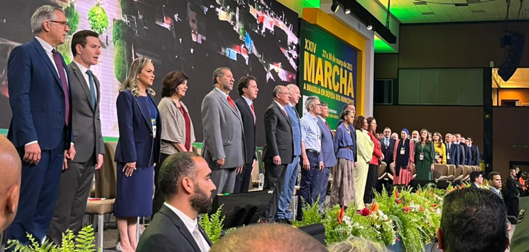 Mesa da abertura solene da XXIV Marcha à Brasília em Defesa dos Municípios Mesa da abertura solene da XXIV Marcha à Brasília em Defesa dos Municípios