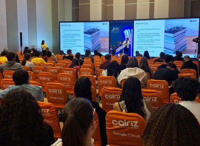 Daniele Farias encerra palestra em evento de Mulheres na TI.jpg