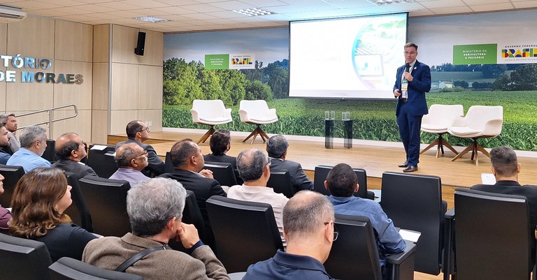 Bruno Vilela palestra na Reunião Nacional do Plano ABC+.jpg
