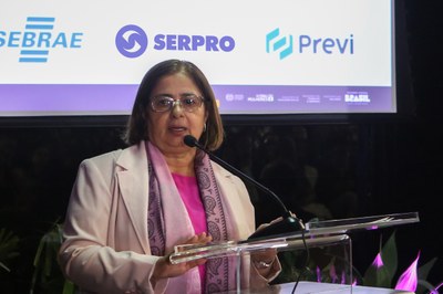 Ministra Cida Gonçalves discursa na cerimônia do Pró-equidade.jpg