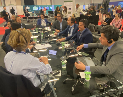 Registro do painel “A chave para o desenvolvimento digital sustentável”