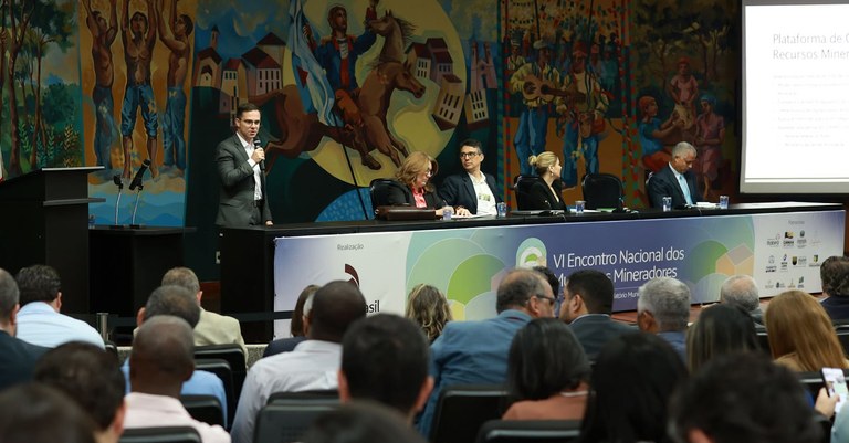 Bruno Vilela apresenta o Minera Brasil visão Muncípios em evento da Amig - Foto: Amig Brasil