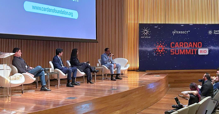 Kléber Santos, assessor da Diretoria do Serpro, em sua apresentação no palco do Cardano Tech Summit 2025