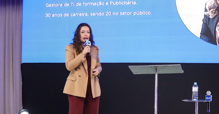 Sheila Antonioli, gerente da Estratégia de Negócio com Foco na Felicidade do Cliente do Serpro