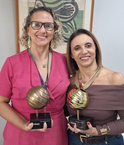 Carla Ribeiro Marques, superintendente de Relacionamento com Cliente, e Valéria Silva, coordenadora do Projeto Estratégico ESG do Serpro