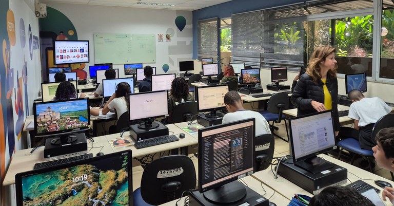 Alunos da Escola Municipal Camilo Castelo Branco em atividade no Sítio Serpro RJ imagem destaque.jpg Alunos da Escola Municipal Camilo Castelo Branco em atividade no Sítio Serpro RJ imagem destaque.jpg