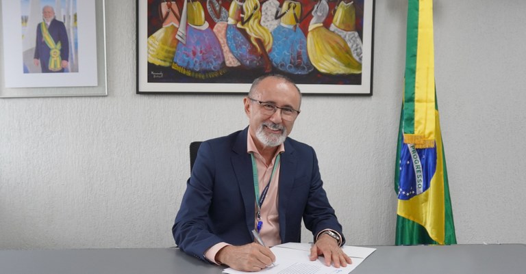 Wilton Mota assina termo de posse portal Serpro.JPG