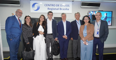 Parte da equipe visita o Centro de Dados do Serpro