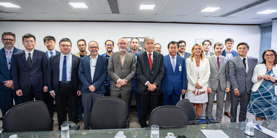 Equipes do Brasil e da China celebram cooperação 