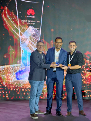 Troféu do Joint Innovation Award - Data Intelligence