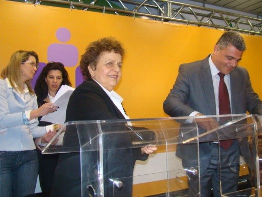 Ministra Eleonora e Marcos Benjamin da Supgp assinam o termo de compromisso do Serpro Ministra Eleonora e Marcos Benjamin da Supgp assinam o termo de compromisso do Serpro
