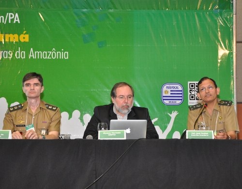 Representantes do Centro de Instrução de Guerra Eletrônica ministraram palestras hoje, no Consegi Representantes do Centro de Instrução de Guerra Eletrônica ministraram palestras hoje, no Consegi