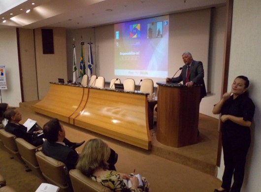 Redução de consumo de descartáveis e descarte adequado são providências que a empresa já adota Redução de consumo de descartáveis e descarte adequado são providências que a empresa já adota