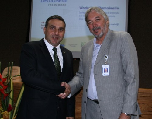 Ricardo Danyagil, da BankSystem, e Marcos Mazoni, pelo Serpro, assinam termo de cooperação Ricardo Danyagil, da BankSystem, e Marcos Mazoni, pelo Serpro, assinam termo de cooperação