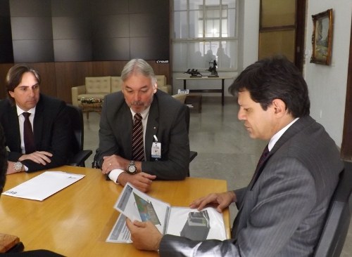 Mazoni e Antônio João apresentam projeto ao prefeito Haddad Mazoni e Antônio João apresentam projeto ao prefeito Haddad