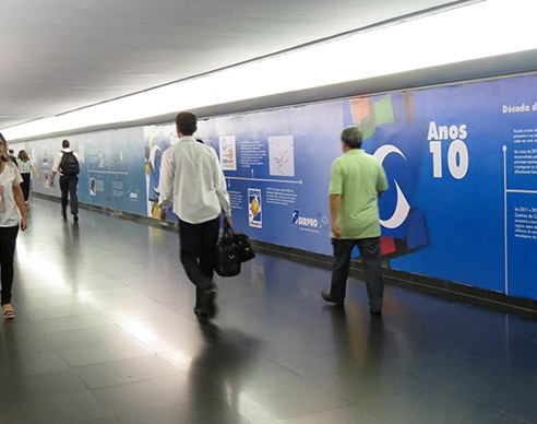 Cerca de 15 mil pessoas passam diariamente pelo caminho onde está a exposição Cerca de 15 mil pessoas passam diariamente pelo caminho onde está a exposição