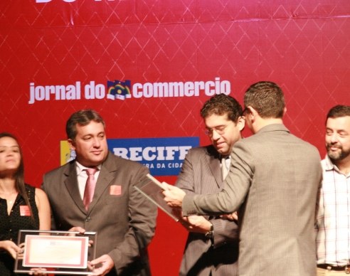 Representante do Serpro recebe o prêmio Representante do Serpro recebe o prêmio